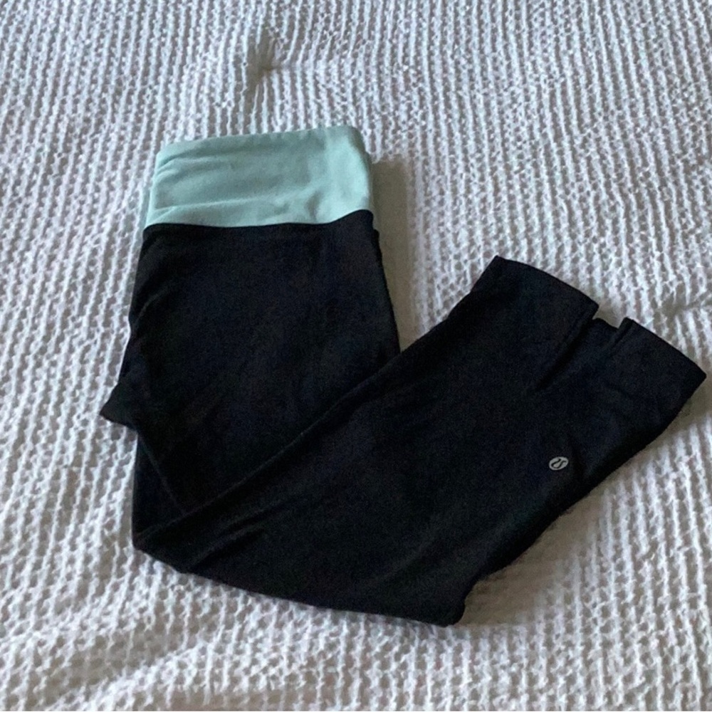 LULULEMON, LIGHT TURQUOISE, CROPPED bottom SZ 6